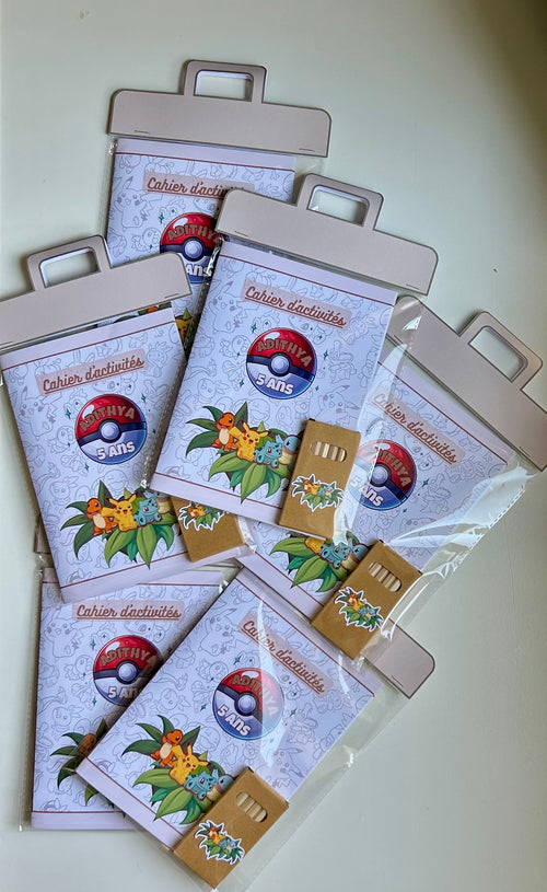 Cahier d'activités et ses crayons de couleur